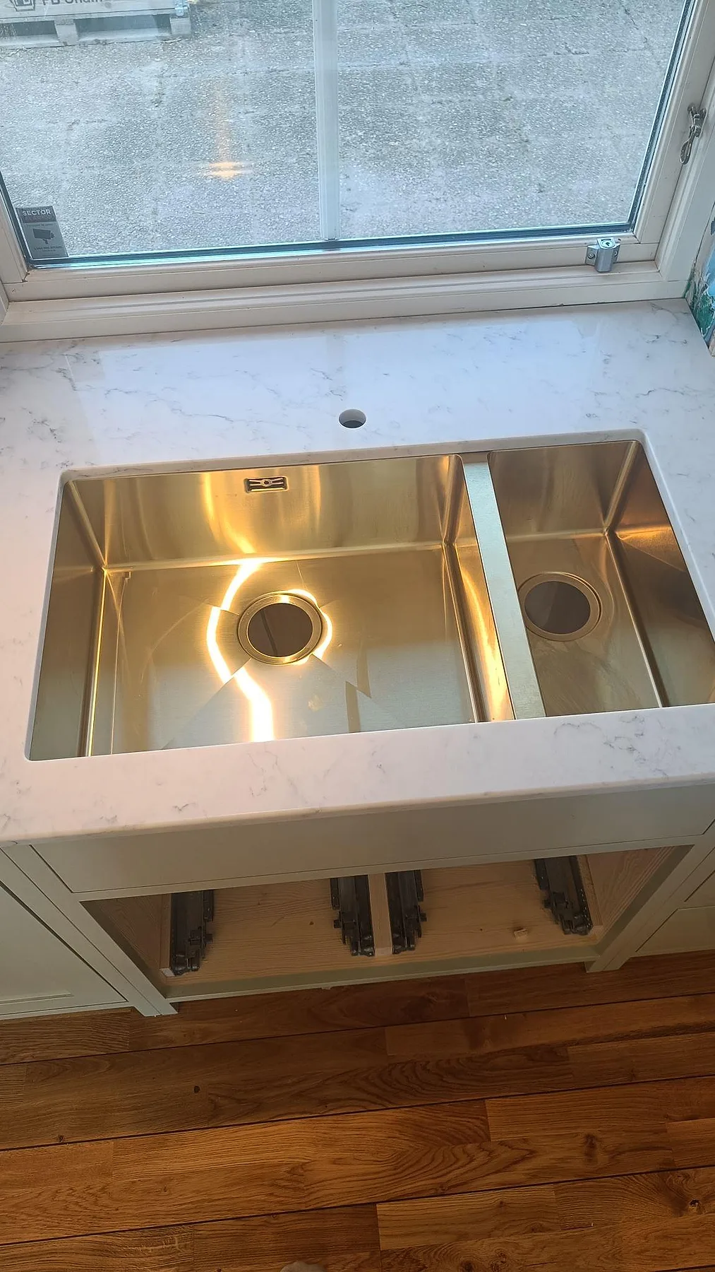 Køkkenbordplade i Technistone Mystery White, Höllviken – billede 3