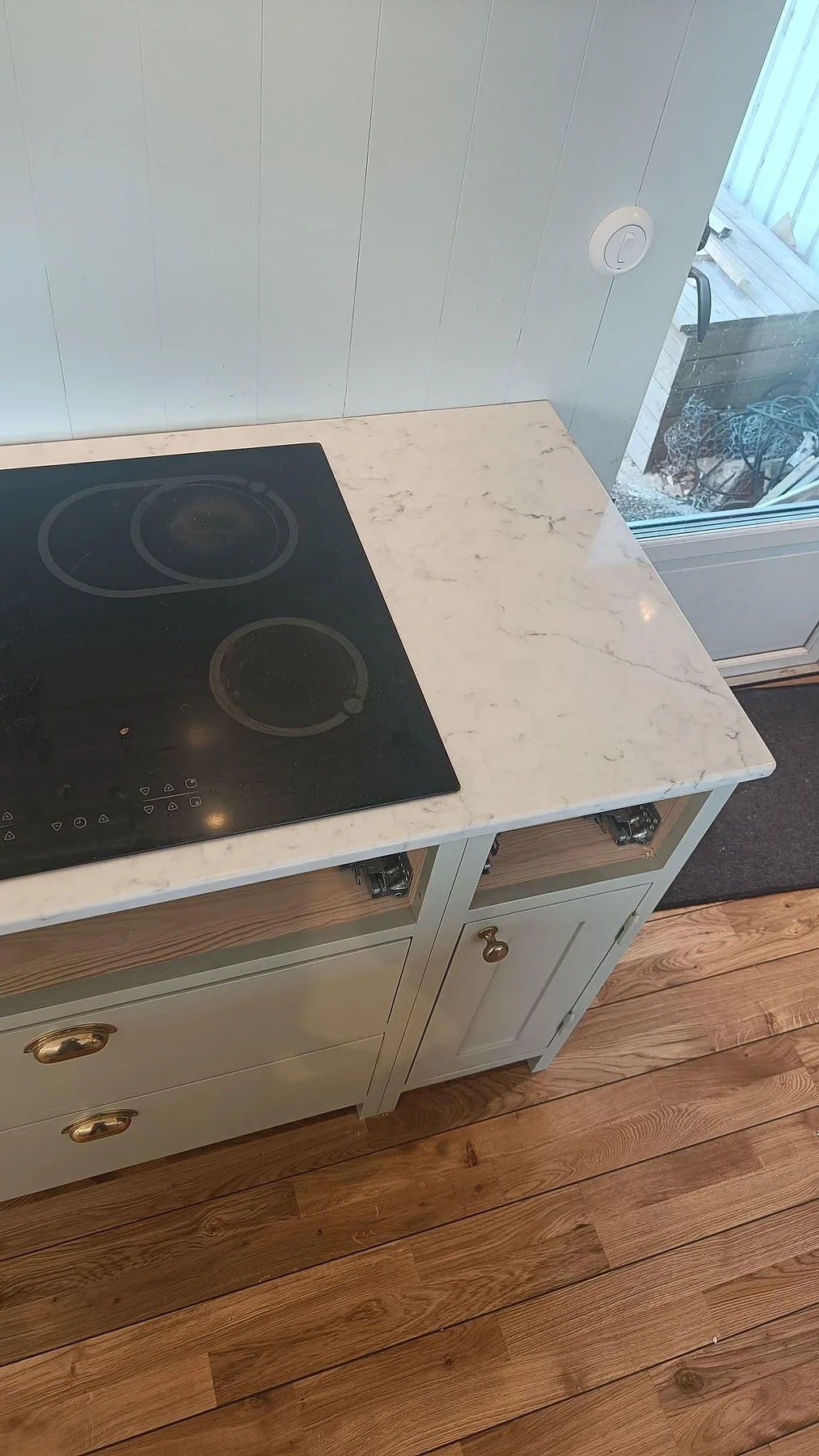 Køkkenbordplade i Technistone Mystery White, Höllviken – billede 6