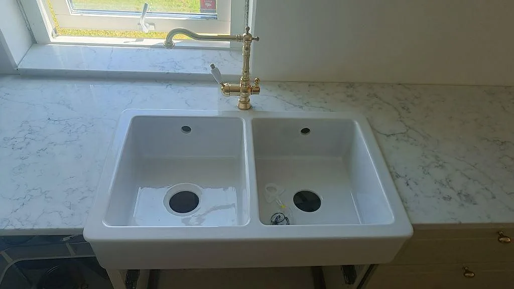 Køkkenbordplade i Technistone Mystery White, Klagshamn – billede 2