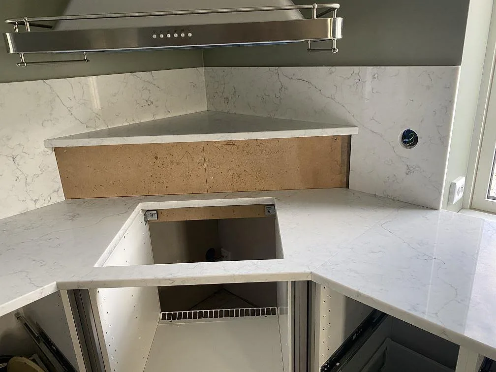Køkkenbordplade i Technistone Mystery White, Klagstorp – billede 4