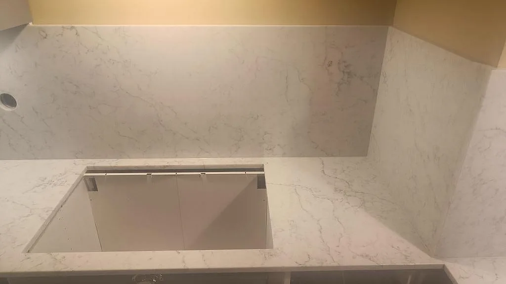 Køkkenbordplade i Technistone Mystery White, Kristianstad – billede 6