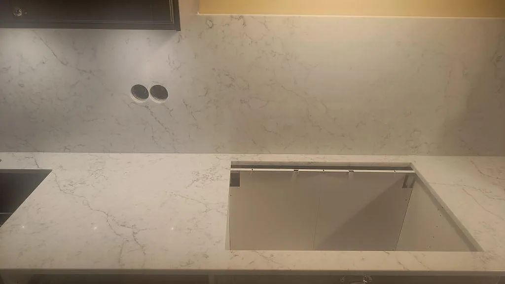 Køkkenbordplade i Technistone Mystery White, Kristianstad – billede 5