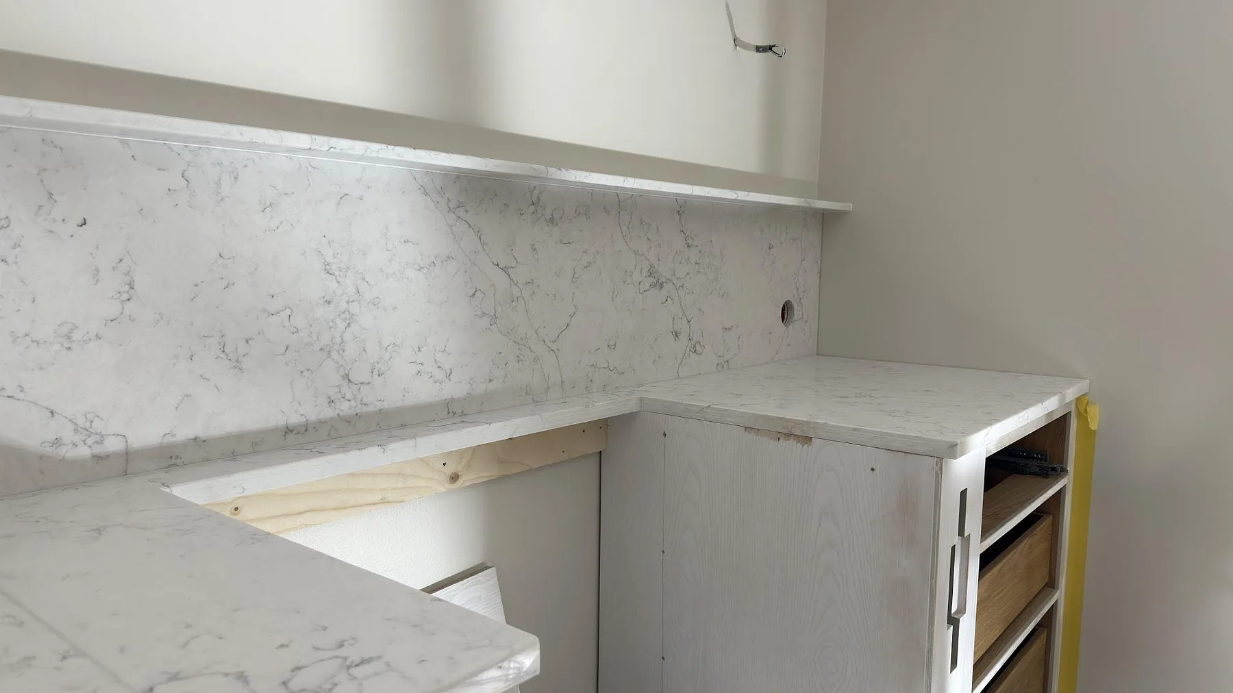 Køkkenbordplade i Technistone Mystery White, Lidingö – billede 7