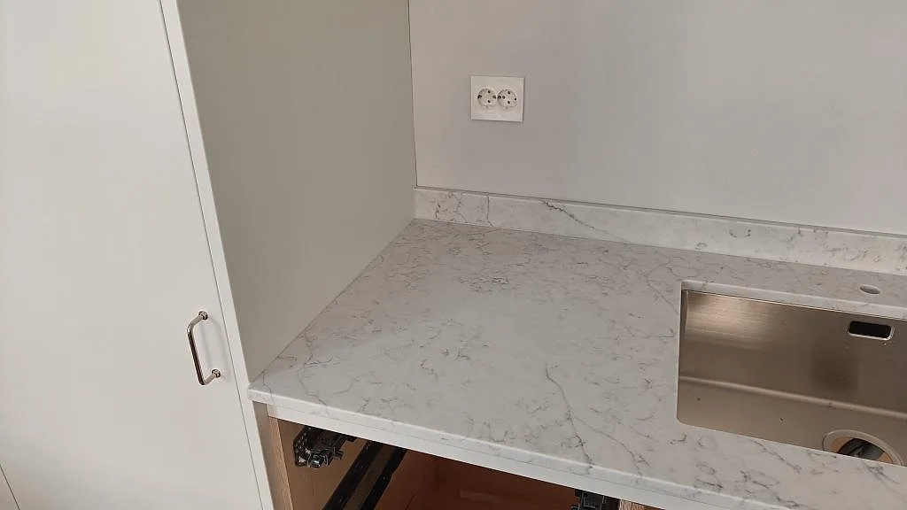 Køkkenbordplade i Technistone Mystery White, Limhamn – billede 8