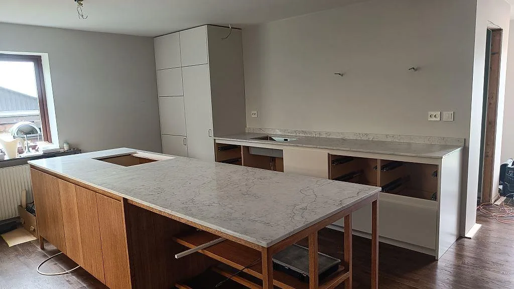Gennemført projekt: Køkkenbordplade i Technistone Mystery White, Limhamn.