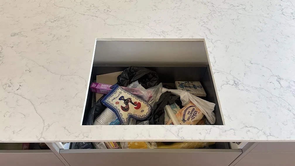Køkkenbordplade i Technistone Mystery White, Löderup – billede 2