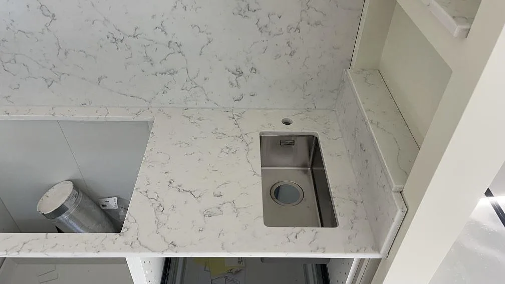 Køkkenbordplade i Technistone Mystery White, Lomma – billede 5