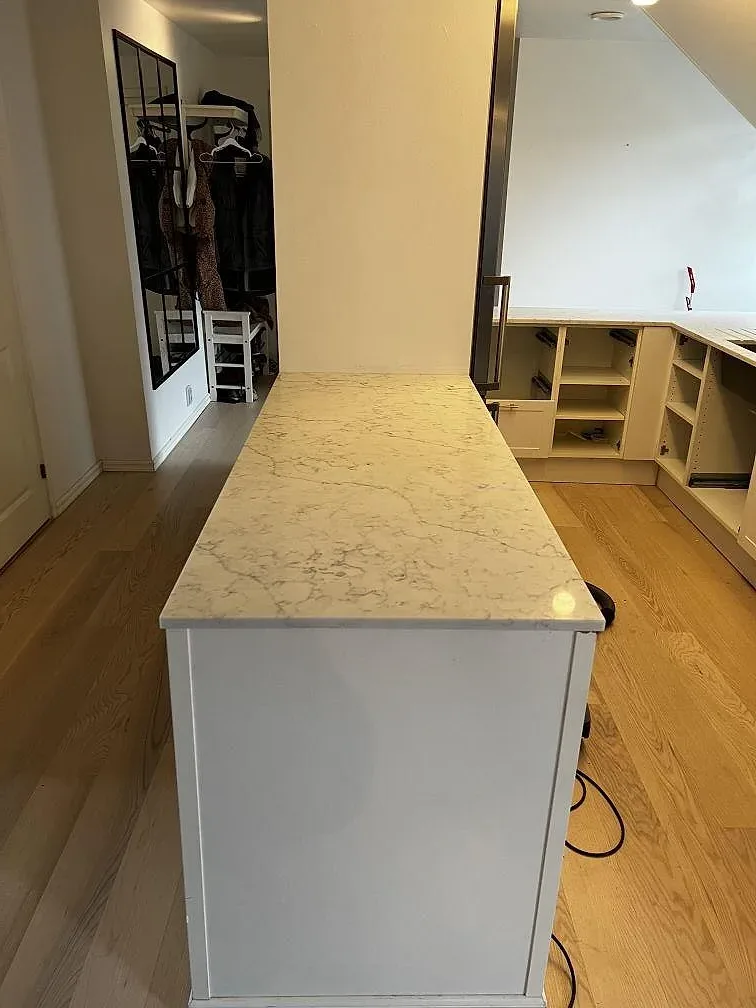 Køkkenbordplade i Technistone Mystery White, Malmö – billede 3