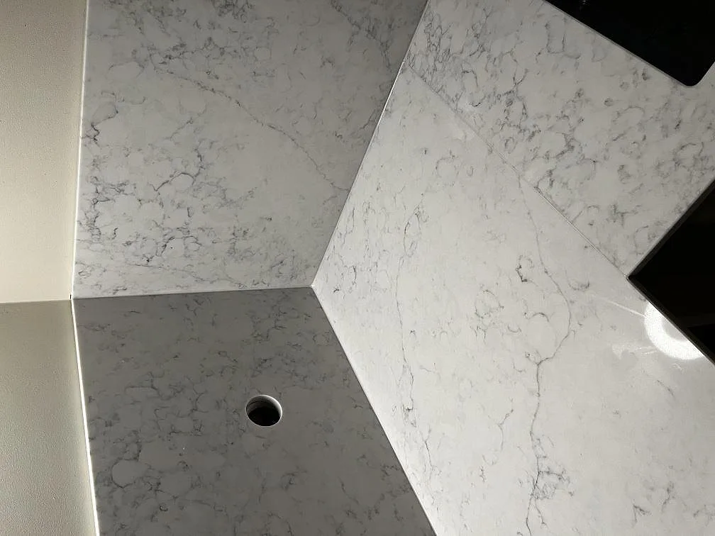 Køkkenbordplade i Technistone Mystery White, Malmö – billede 4