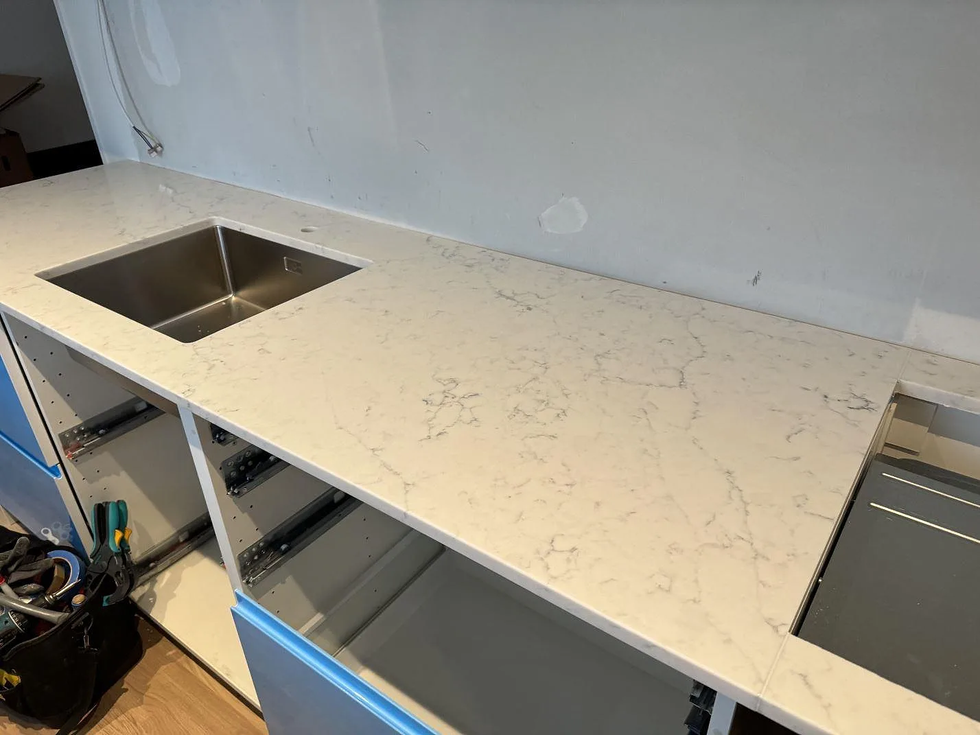 Køkkenbordplade i Technistone Mystery White, Malmö – billede 4