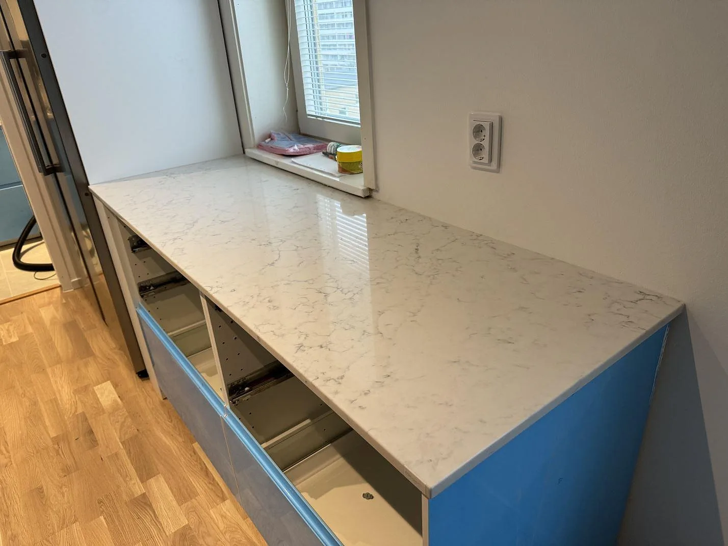 Køkkenbordplade i Technistone Mystery White, Malmö – billede 2
