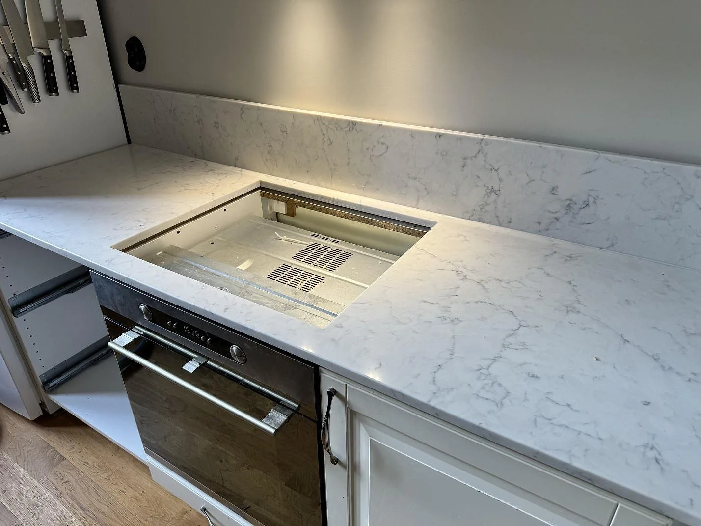 Køkkenbordplade i Technistone Mystery White, Malmö – billede 2