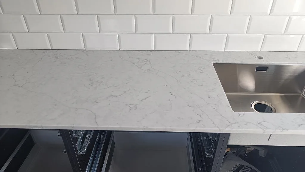 Køkkenbordplade i Technistone Mystery White, Malmö – billede 4