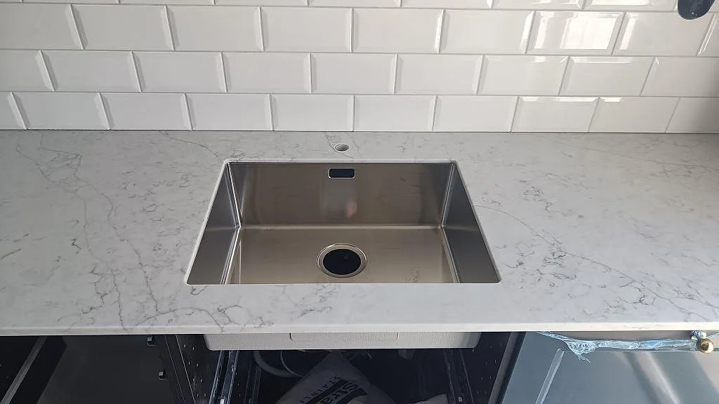 Køkkenbordplade i Technistone Mystery White, Malmö – billede 3