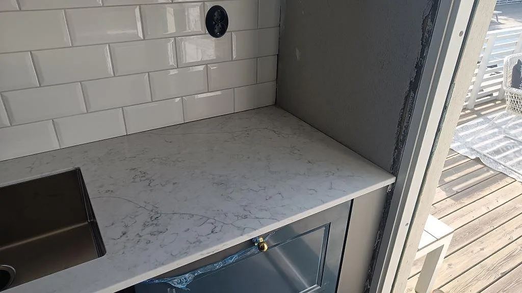 Køkkenbordplade i Technistone Mystery White, Malmö – billede 5