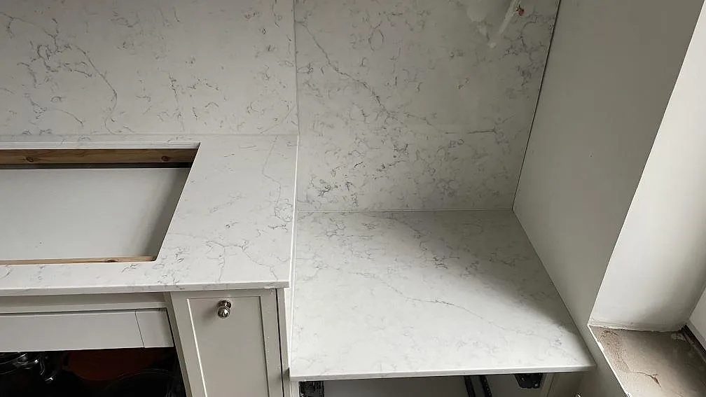 Køkkenbordplade i Technistone Mystery White, Malmö – billede 5
