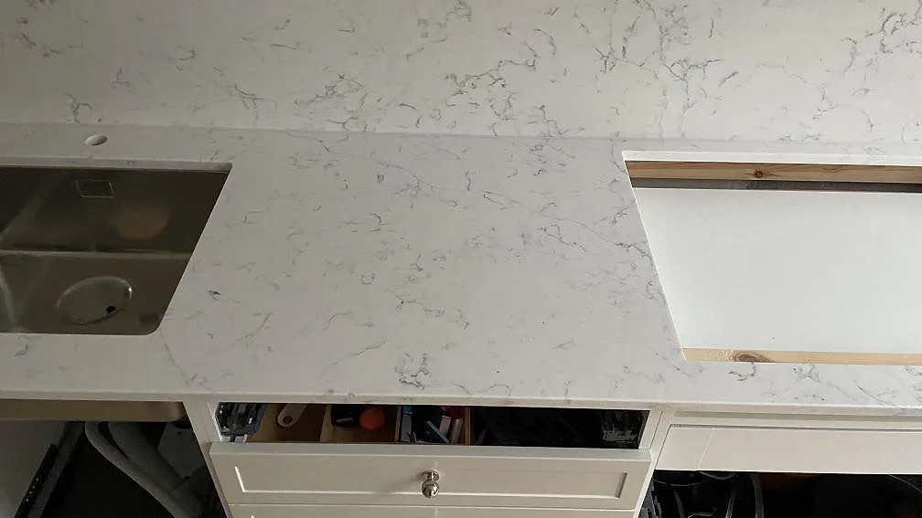Køkkenbordplade i Technistone Mystery White, Malmö – billede 2