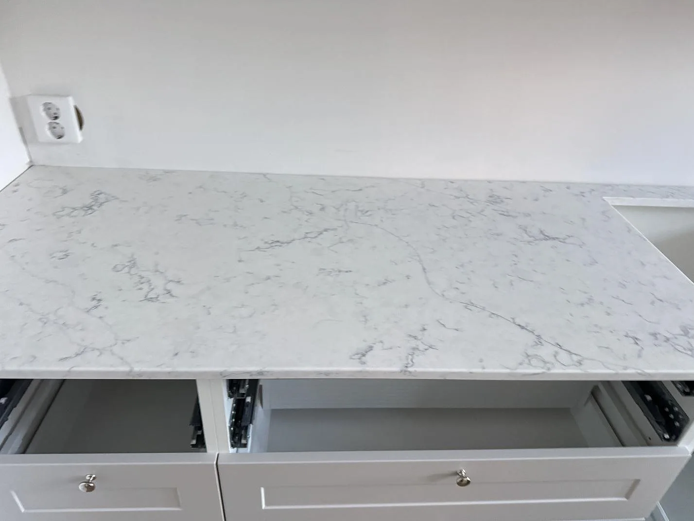 Køkkenbordplade i Technistone Mystery White, Malmö – billede 3