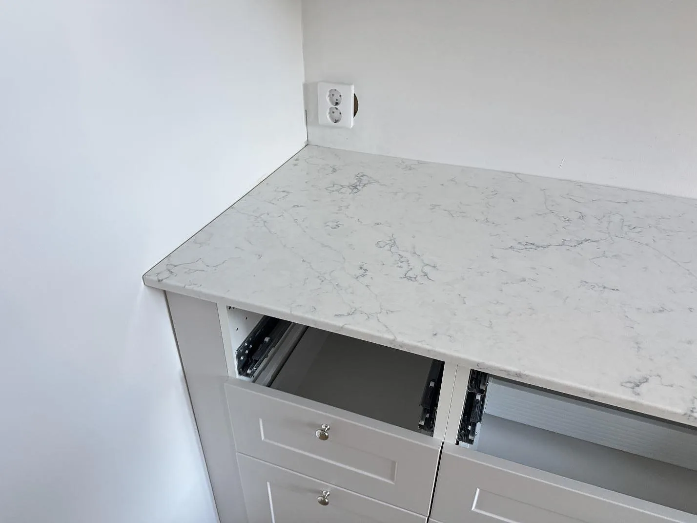 Køkkenbordplade i Technistone Mystery White, Malmö – billede 2