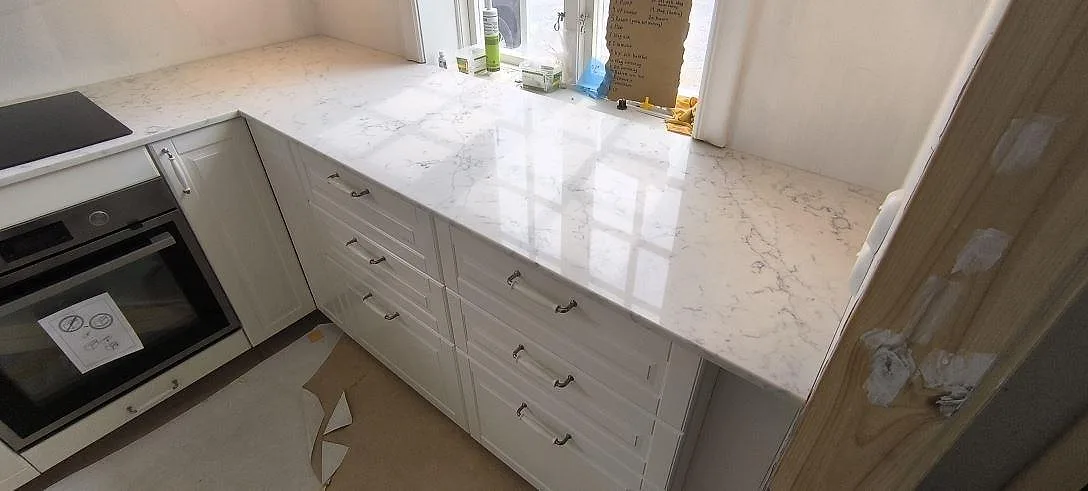 Køkkenbordplade i Technistone Mystery White, Norrtälje Rö – billede 4
