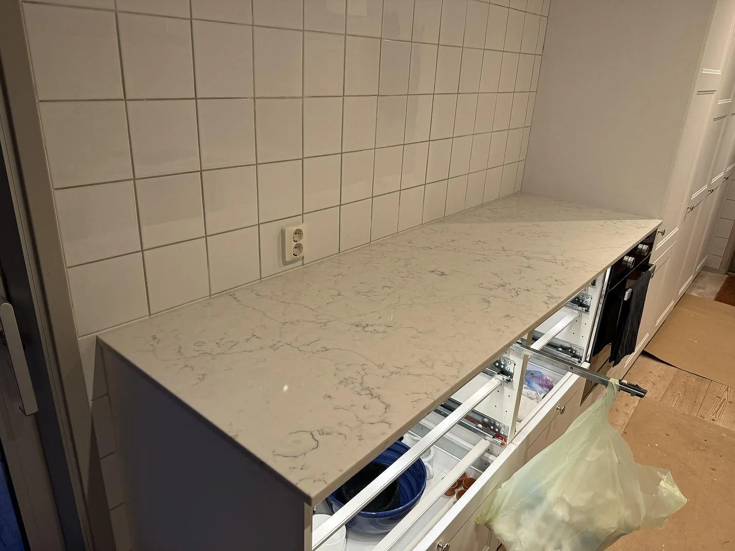 Køkkenbordplade i Technistone Mystery White, Nyehusen – billede 3