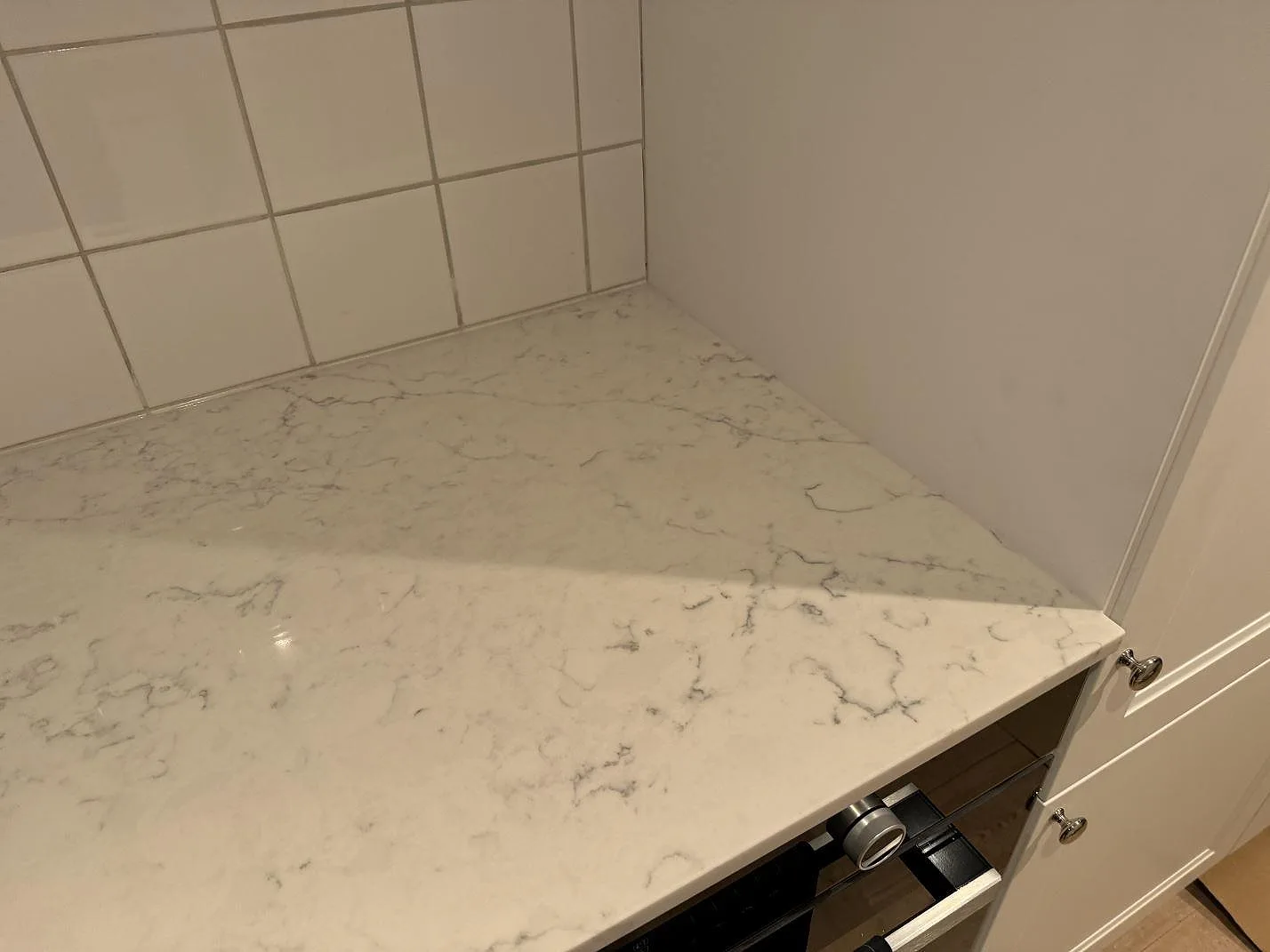 Køkkenbordplade i Technistone Mystery White, Nyehusen – billede 7