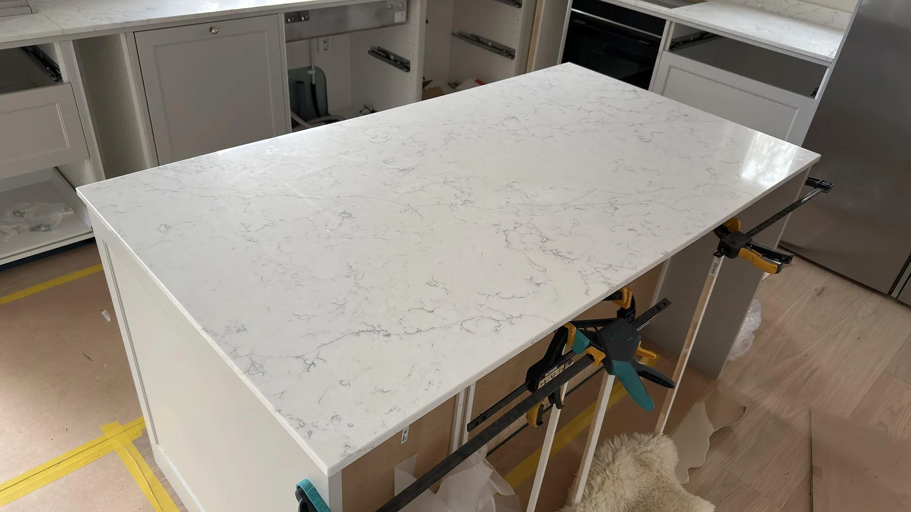 Køkkenbordplade i Technistone Mystery White, Örebro – billede 5