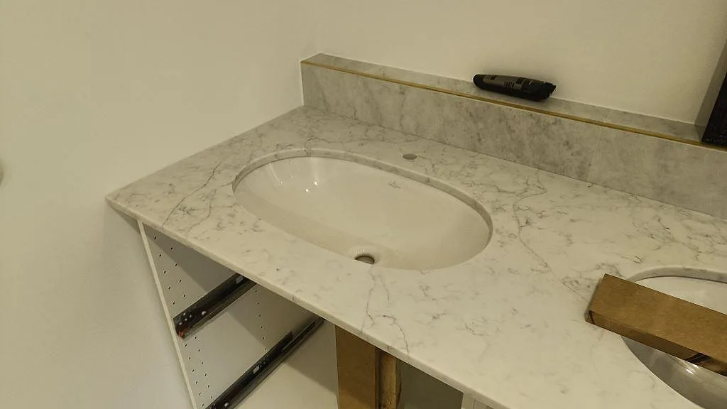 Bordplade i Technistone Mystery White, Råå – billede 2