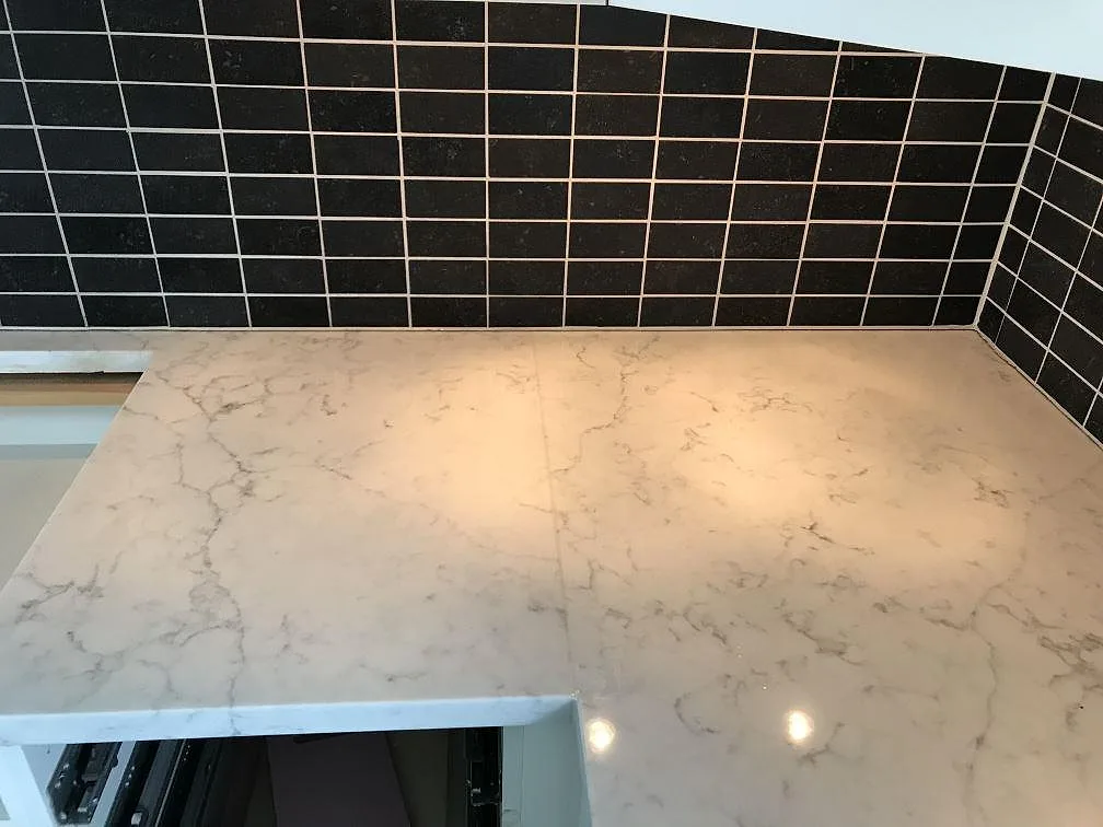 Køkkenbordplade i Technistone Mystery White, Rydebäck – billede 6