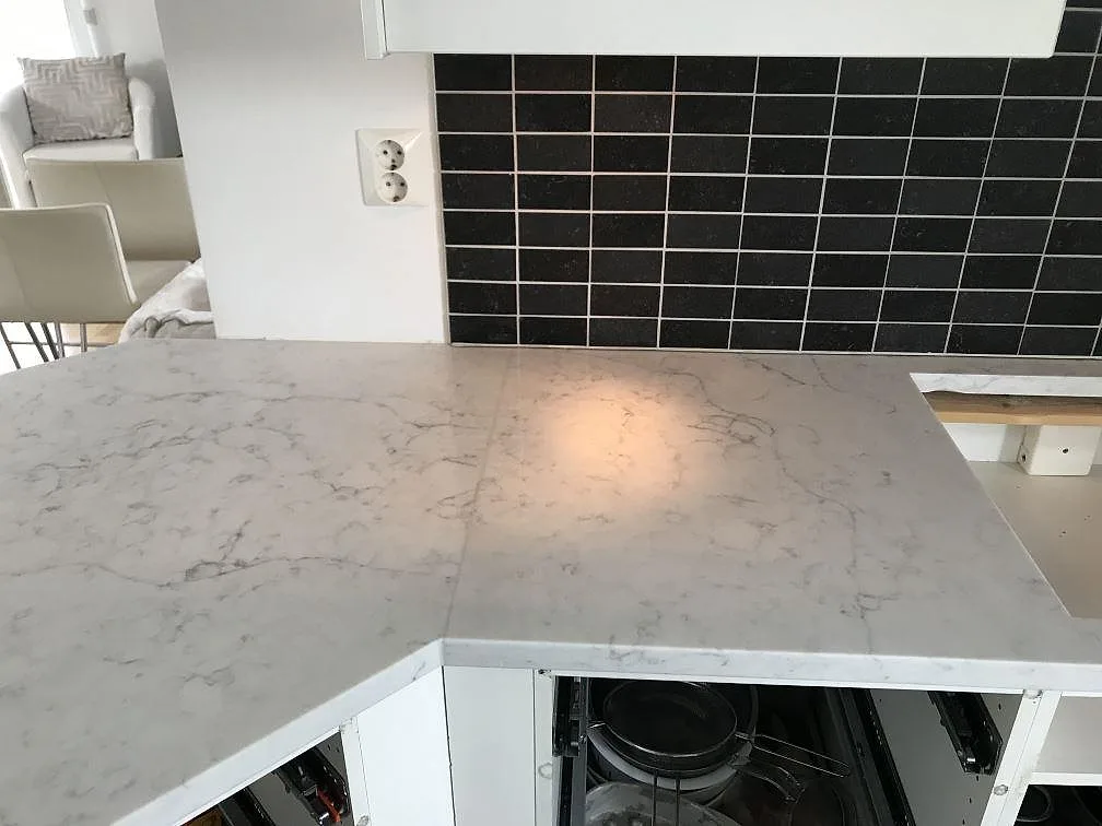 Køkkenbordplade i Technistone Mystery White, Rydebäck – billede 7