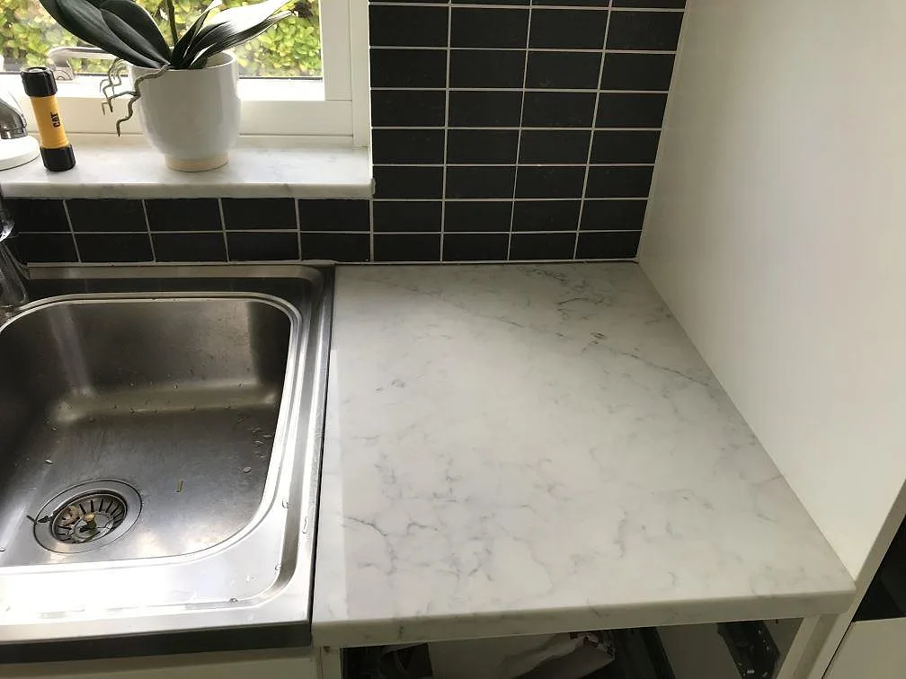 Køkkenbordplade i Technistone Mystery White, Rydebäck – billede 3