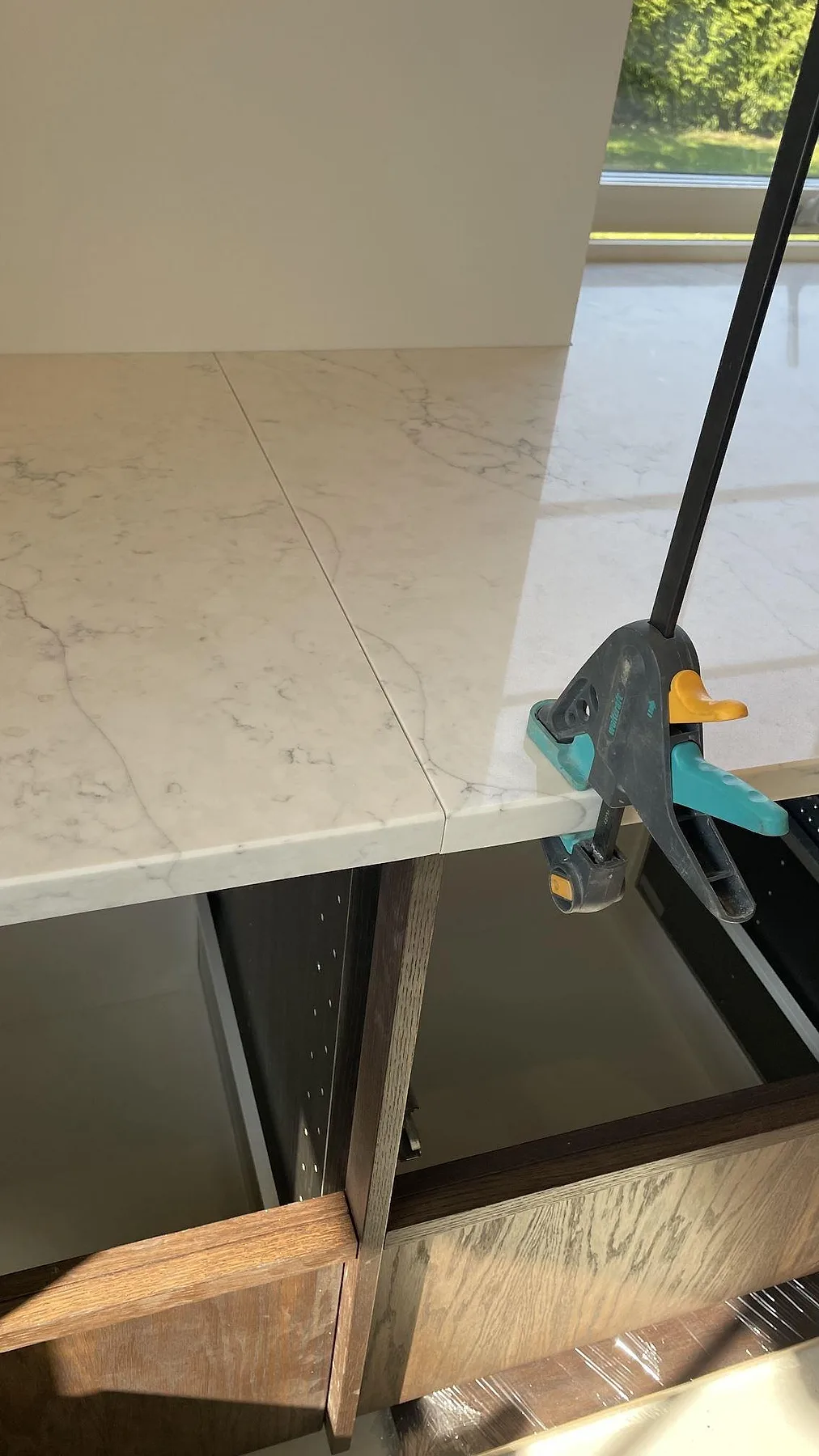 Køkkenbordplade i Technistone Mystery White, Rydsgård – billede 6