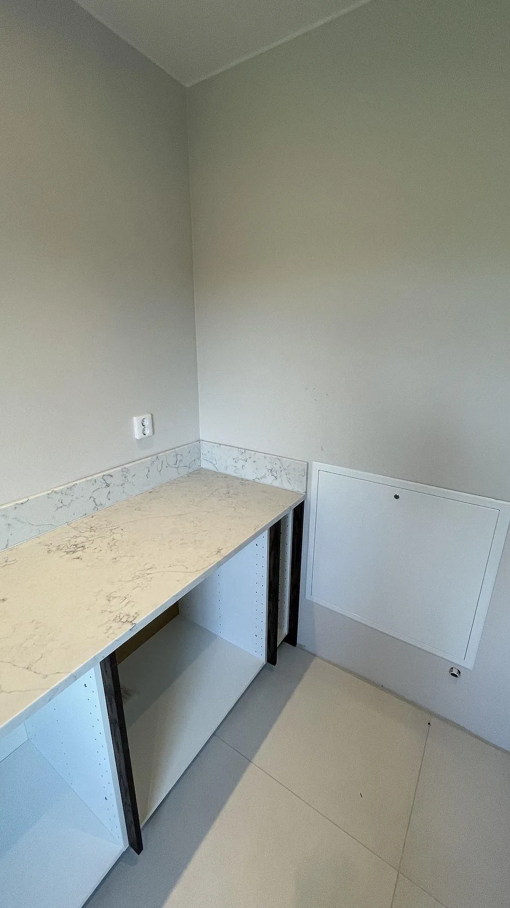 Køkkenbordplade i Technistone Mystery White, Rydsgård – billede 5