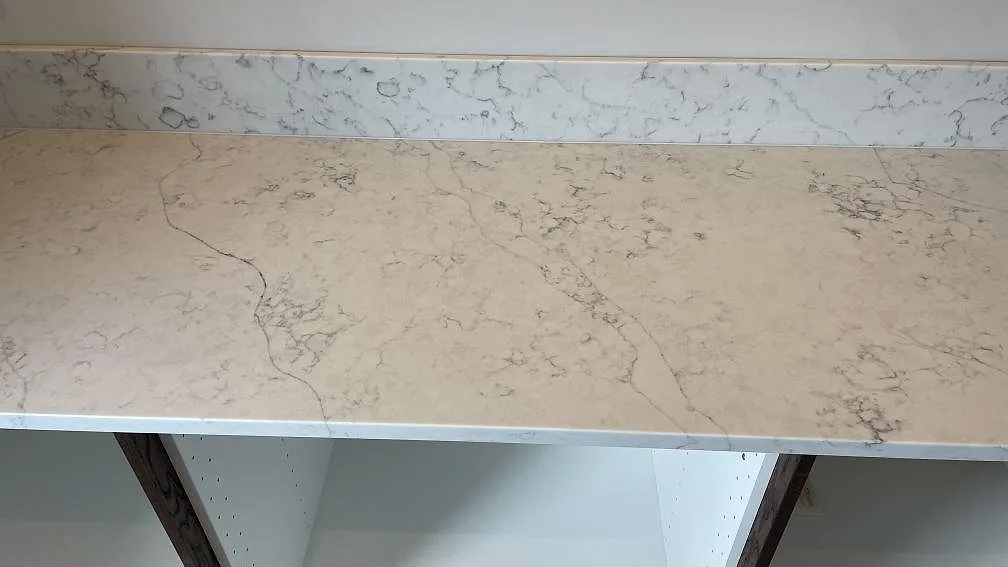Køkkenbordplade i Technistone Mystery White, Rydsgård – billede 4