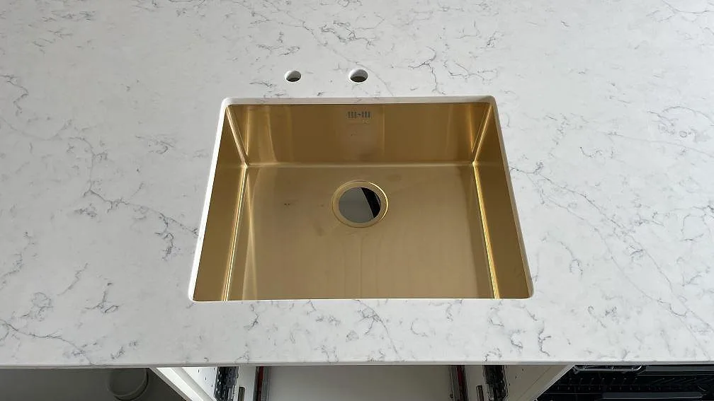 Køkkenbordplade i Technistone Mystery White, Solrød – billede 4