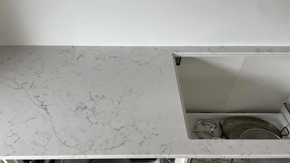 Køkkenbordplade i Technistone Mystery White, Solrød – billede 6