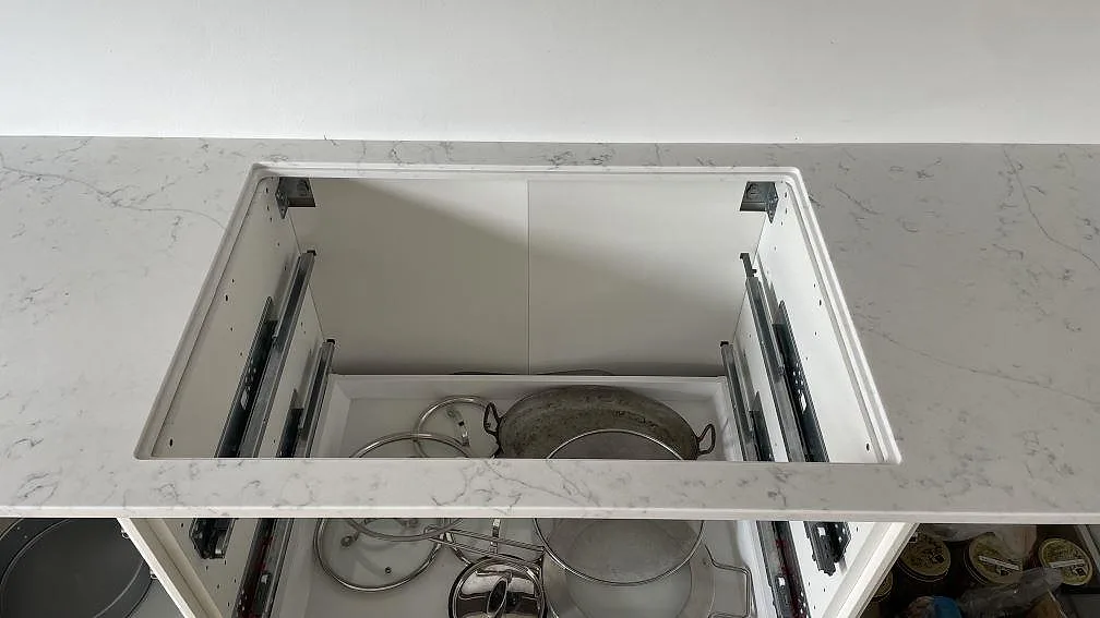 Køkkenbordplade i Technistone Mystery White, Solrød – billede 7