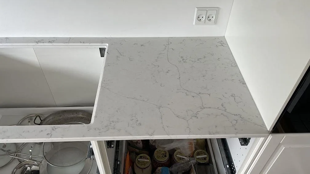 Køkkenbordplade i Technistone Mystery White, Solrød – billede 8