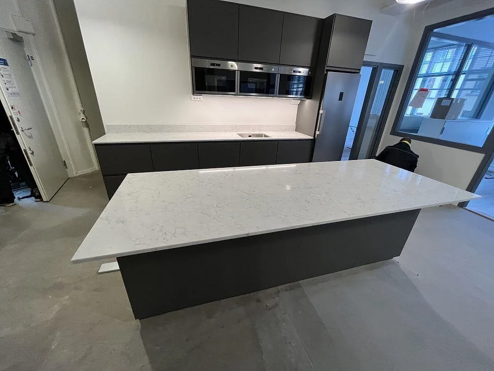 Køkkenbordplade i Technistone Mystery White, Stockholm