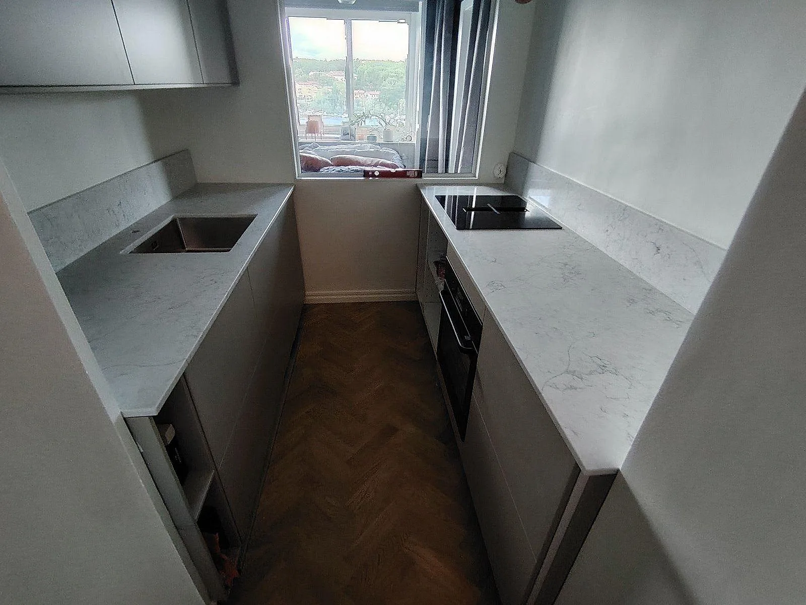 Gennemført projekt: Køkkenbordplade i Technistone Mystery White, Stockholm.
