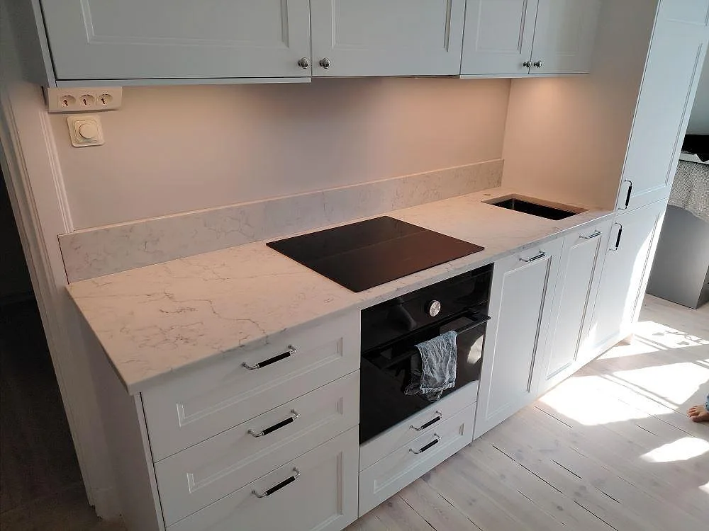 Gennemført projekt: Køkkenbordplade i Technistone Mystery White, Stockholm.