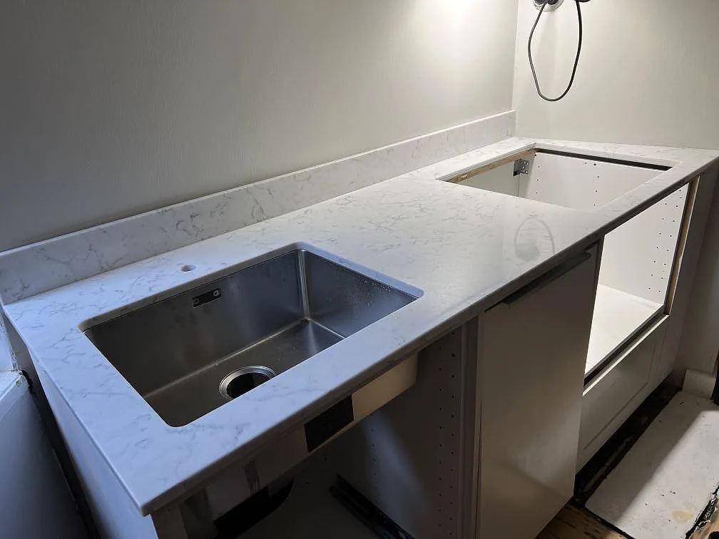 Køkkenbordplade i Technistone Mystery White, Stockholm – billede 2