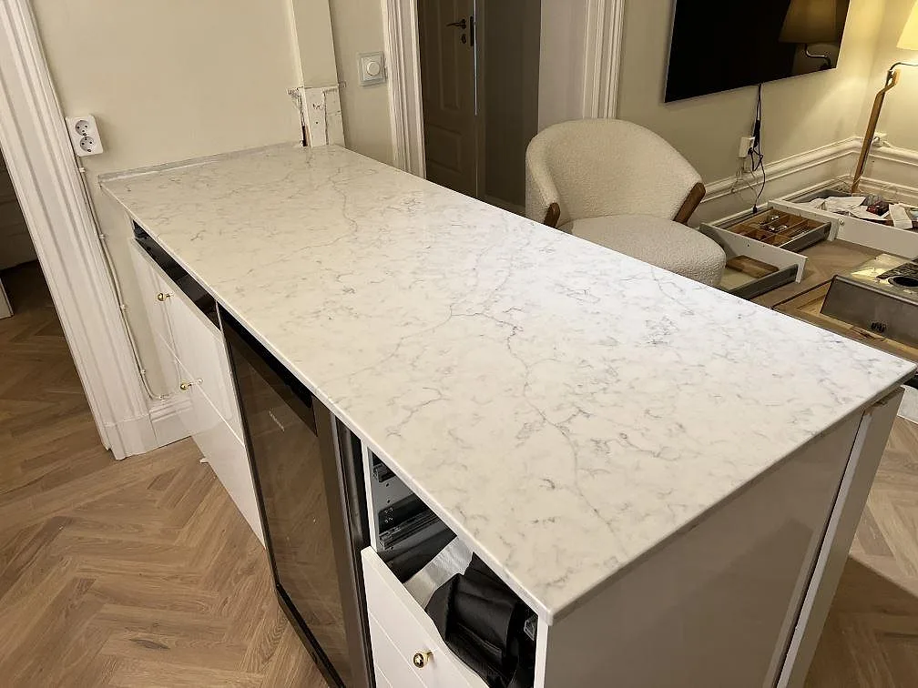 Køkkenbordplade i Technistone Mystery White, Stockholm – billede 3