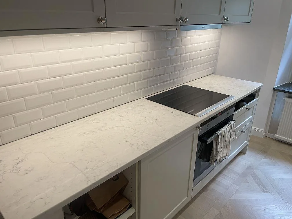 Køkkenbordplade i Technistone Mystery White, Stockholm – billede 2