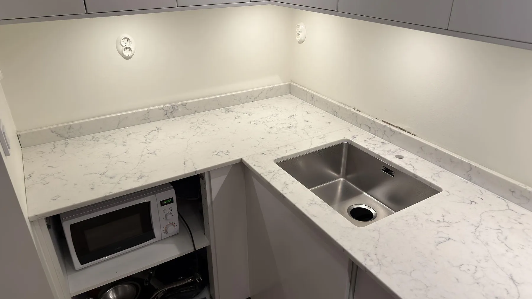 Køkkenbordplade i Technistone Mystery White, Stockholm – billede 3