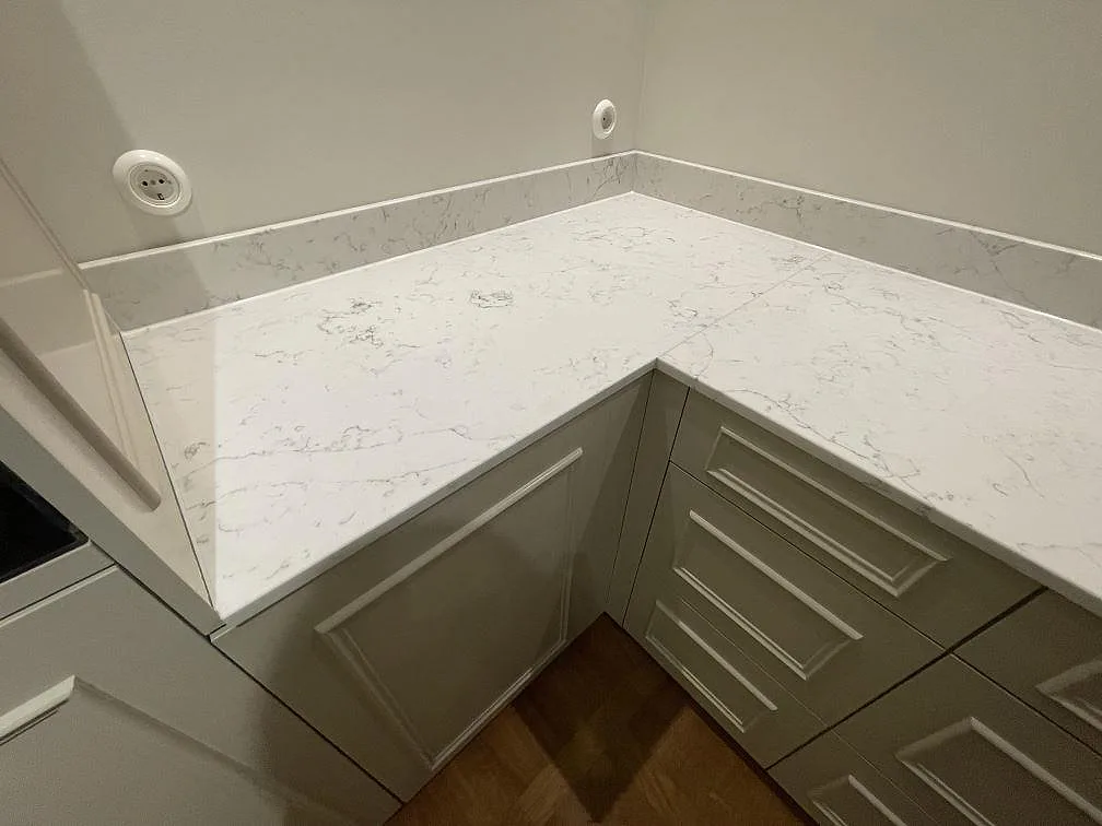 Køkkenbordplade i Technistone Mystery White, Stockholm – billede 3