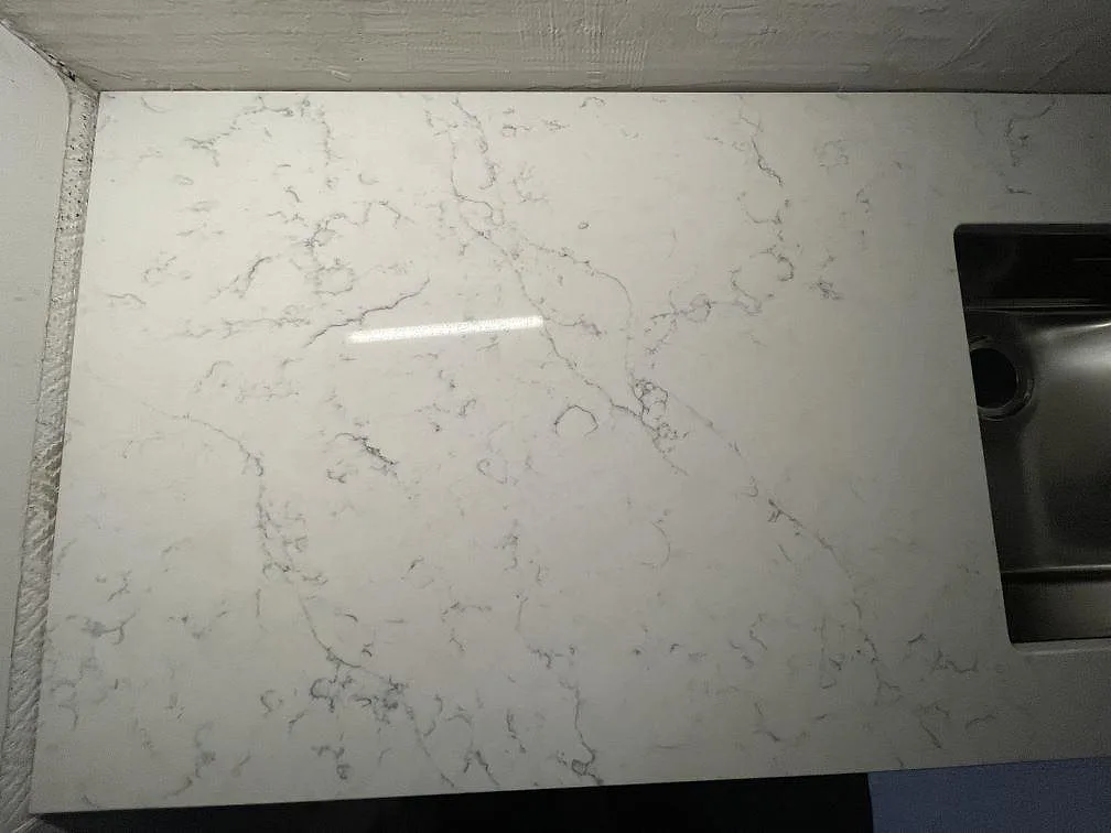 Køkkenbordplade i Technistone Mystery White, Stockholm – billede 2