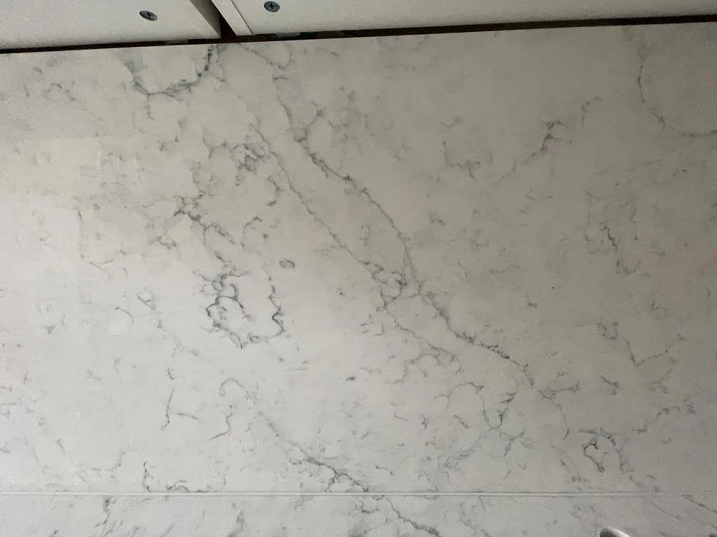 Køkkenbordplade i Technistone Mystery White, Stockholm – billede 2