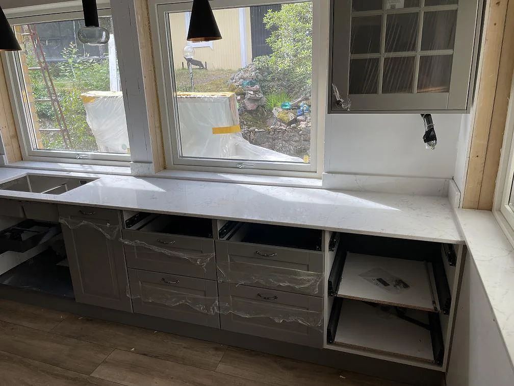 Køkkenbordplade i Technistone Mystery White, Tyresö – billede 5