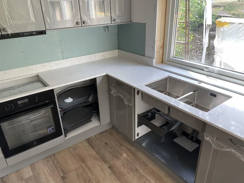 Køkkenbordplade i Technistone Mystery White, Tyresö – billede 2